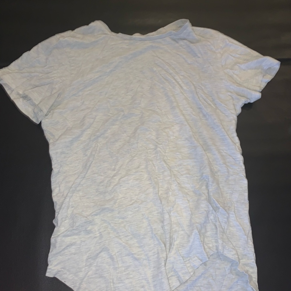 men’s grey T-shirt
